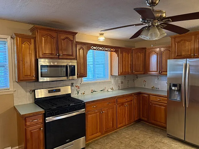 4 bed, 1700 sqft, $2,400 — Photo 4