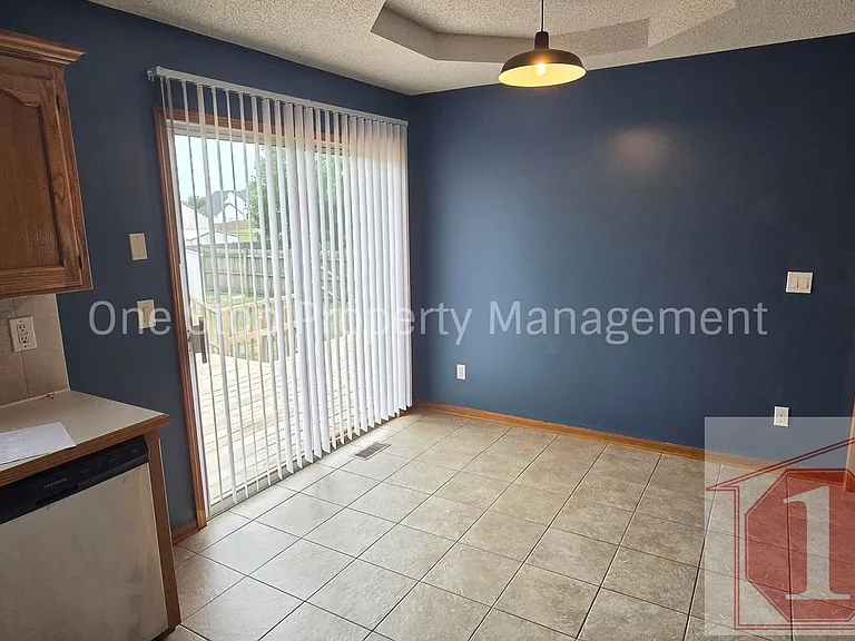 1317 S Huntington Dr — Photo 8