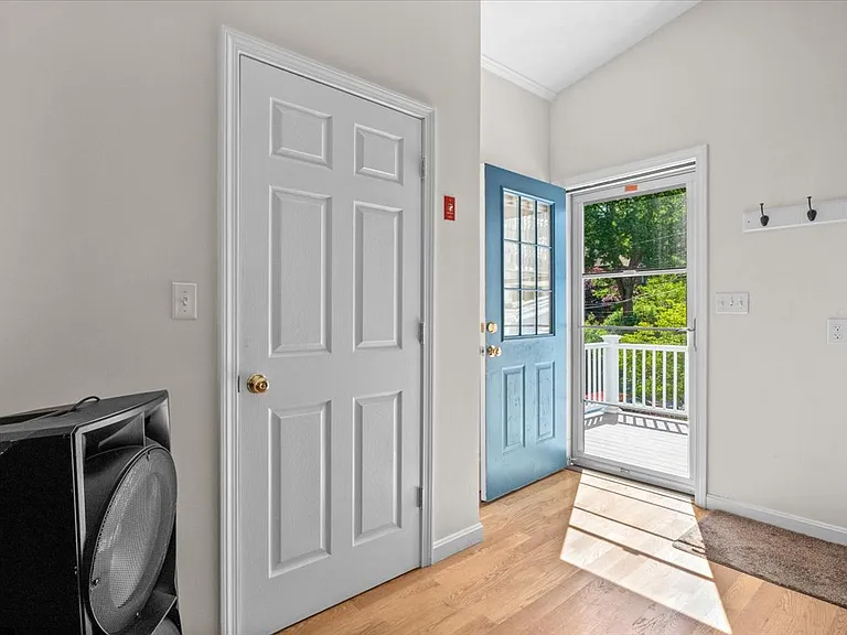 146 Dana Ave #R — Photo 1