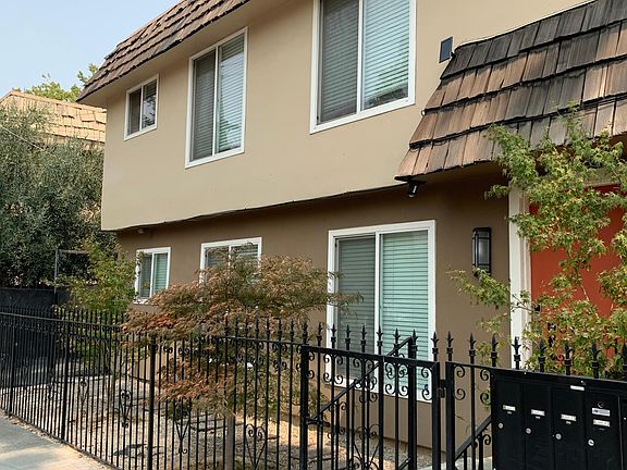 2nd image of 2031 27th St APT 4