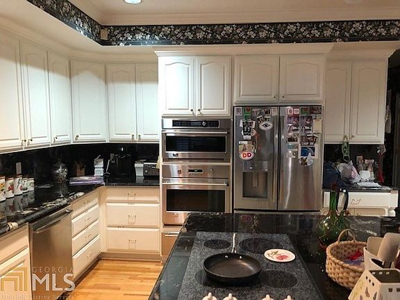 3rd image of 221 Leila Ct