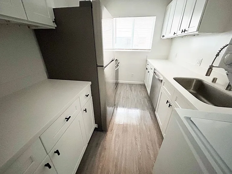 4959 Romaine St — Photo 4