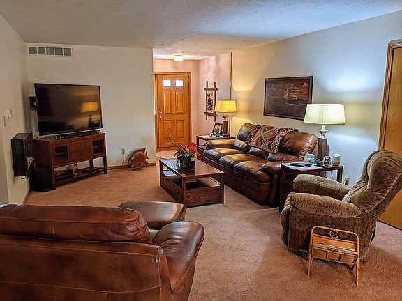 3rd image of 195 Park Place Dr