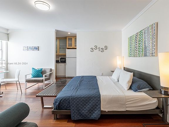 3rd image of 420 15th St APT 206