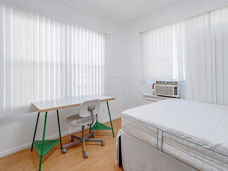 850 N Virgil Ave #B — Photo 3