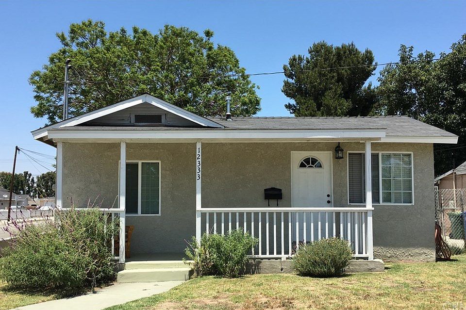 2nd image of 12333 Rosecrans Ave