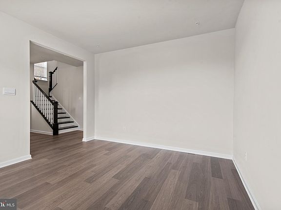 3rd image of 1520 Ripplecreek Dr