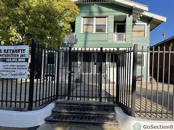 4th image of 2648 S La Salle Ave #2654