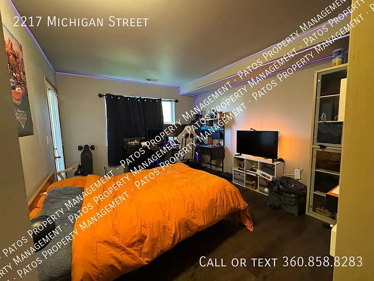 2217 Michigan St — Photo 6