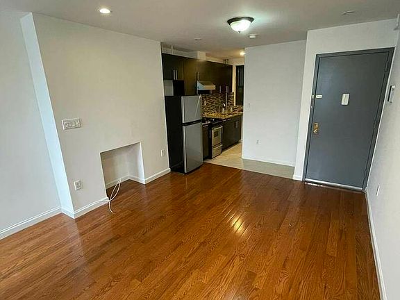 2nd image of 9 Eldridge St APT 4