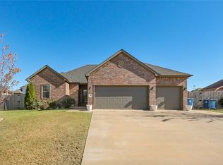 760 Douglas St, Pea Ridge, AR 72751