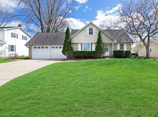 3018 Greenview Dr, Green Bay, WI 54311