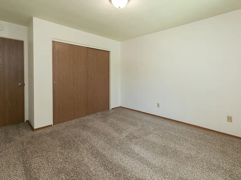 Fargo, ND Islander Apartments | Bedroom