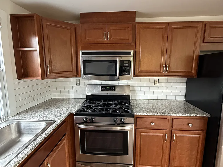 15 Albany St #4 — Photo 2