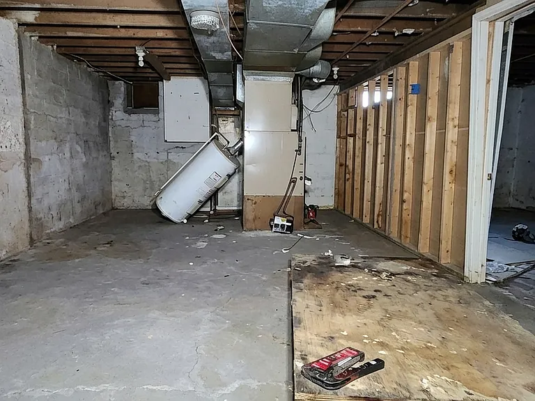 8214 Pelham Ave — Photo 9