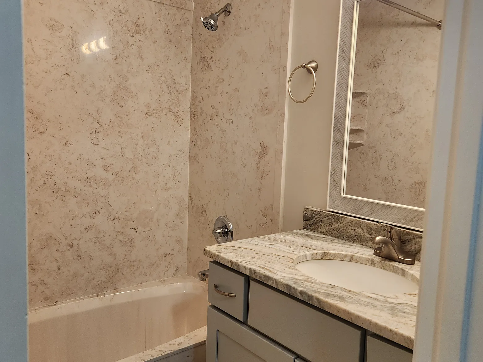 2 bed, 900 sqft, $1,500 — Photo 4
