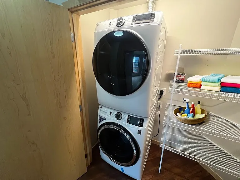 Venture Luxury High Rise — Photo 297