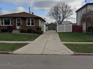 3 Theresa Dr, Cheektowaga, NY 14227