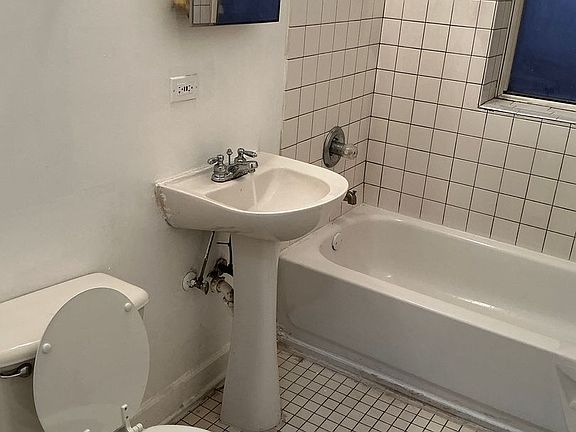 4th image of 6437 S Kenwood Ave #6441-35