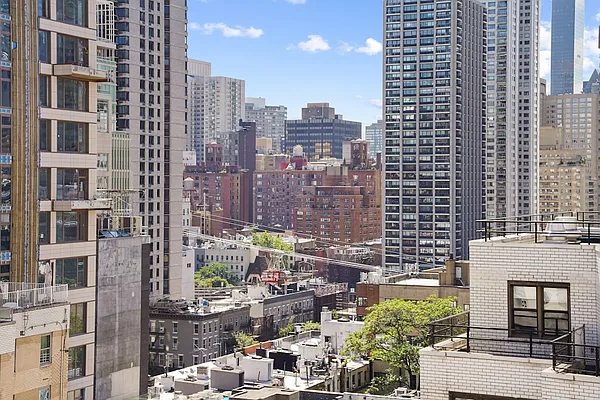 Rented by Greystar | media 18