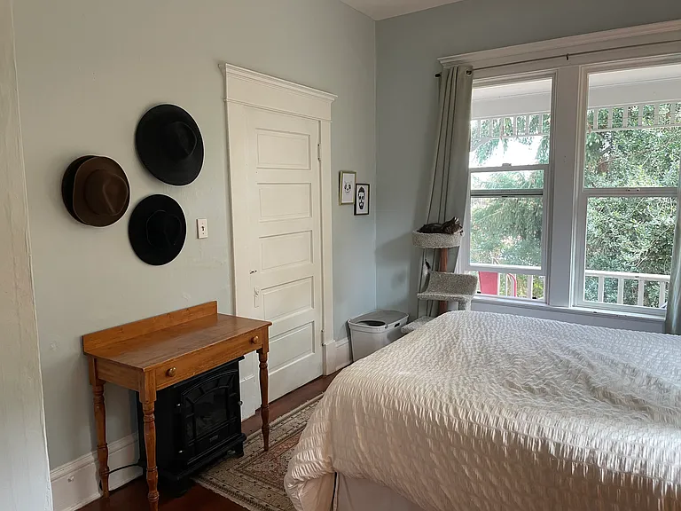 1153 Franklin St — Photo 16