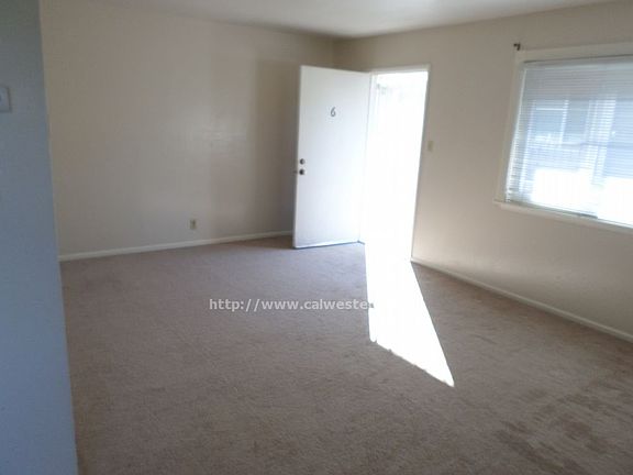 4th image of 200 Cypress Ave