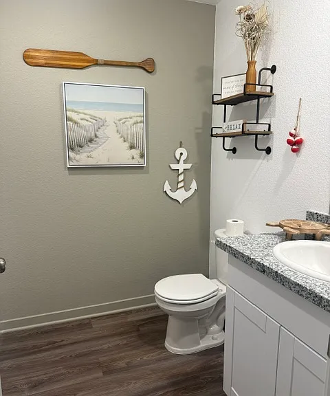 848 Hoffman Dr — Photo 2