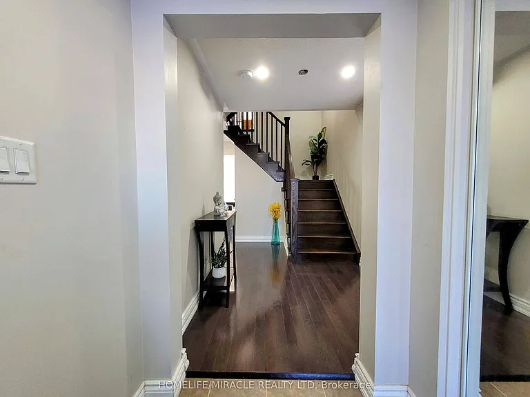 34 Donomore Dr — Photo 2
