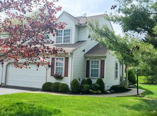 35 Highpointe Dr, Troy, NY 12182