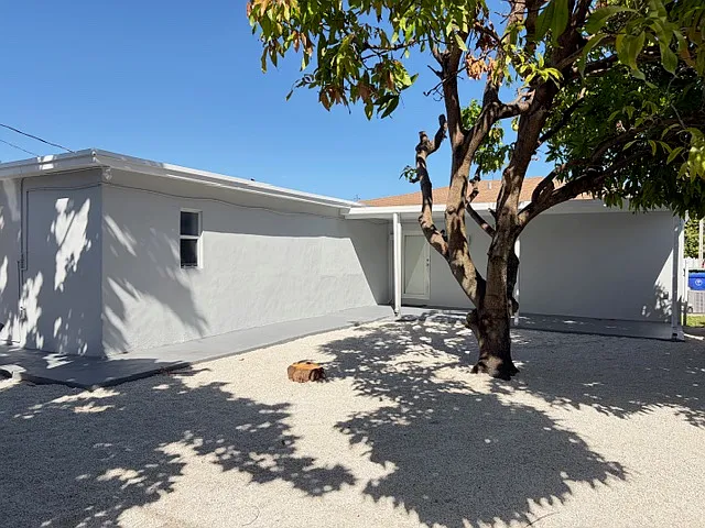 3660 NW 15th St — Photo 15
