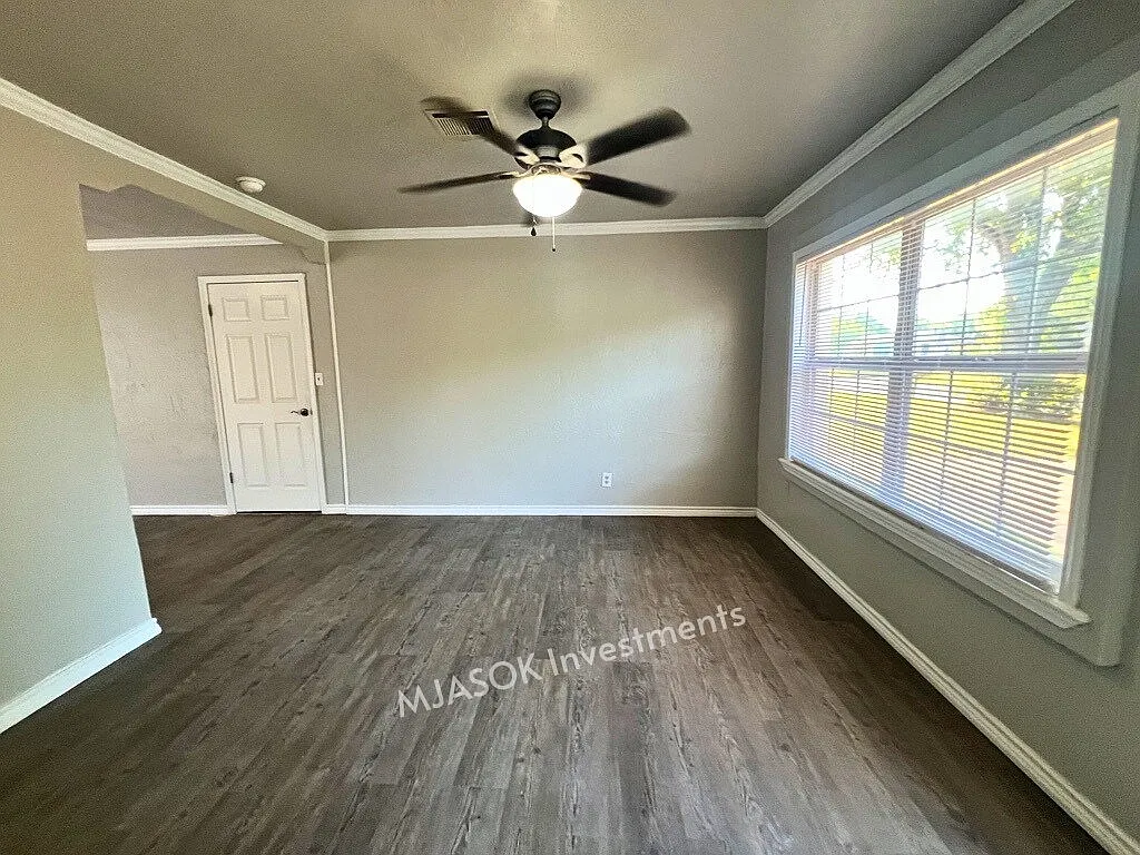 4 bed, 2.0 bath, 1365 sqft, $1,075 — Photo 3