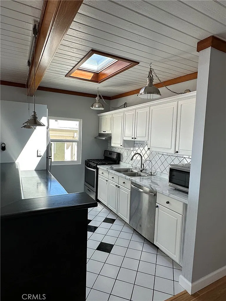2 bed, 1170 sqft, $5,600 — Photo 4