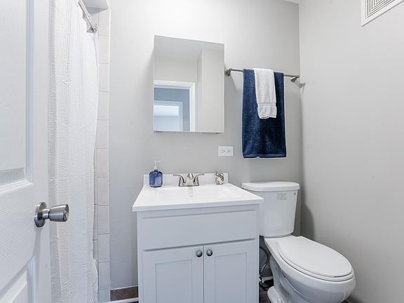 3rd image of 9549 W Oak Pl #101