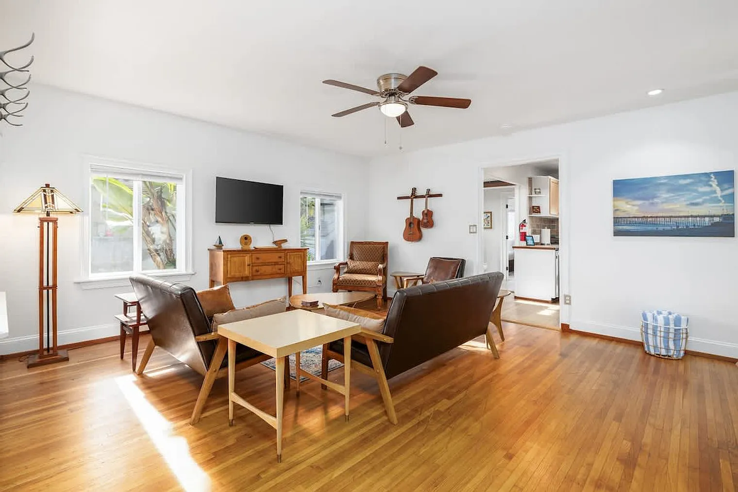 3 bed, 2.0 bath, 979 sqft, $6,766 — Photo 1