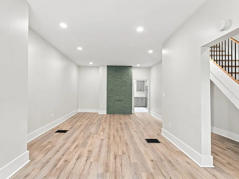 325 N Aiken Ave — Photo 4