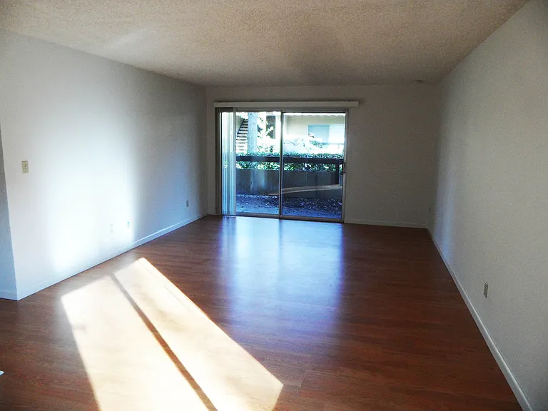 296 Tradewinds Dr #1 — Photo 3