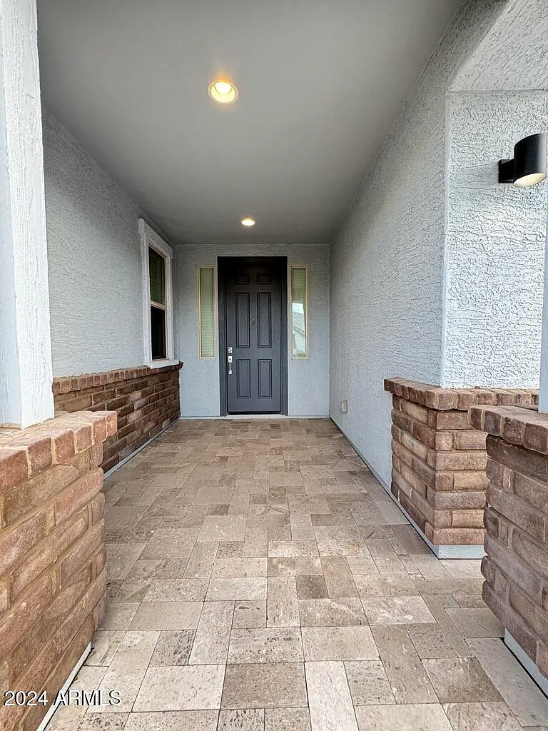 4 bed, 2.5 bath, 2587 sqft, $2,450 — Photo 2