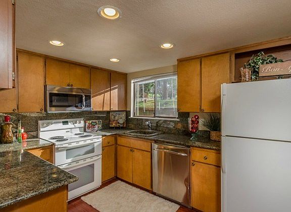 Spacious Kitchen with slab granite countertops, double ovens, ne