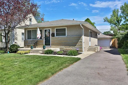 556 E Beechwold Blvd Photo 1