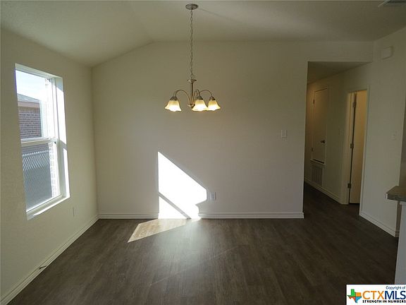 3rd image of 903 Lasso Dr
