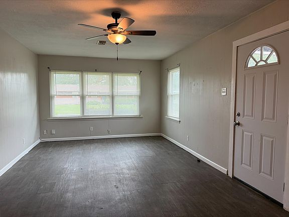 2nd image of 404 Crepe Myrtle Ave