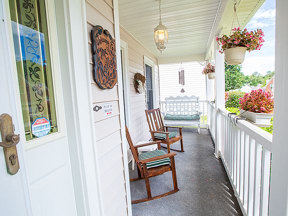 3rd image of 2797 Oak Meadow Ln