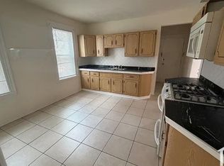 194 Sheridan St, Bridgeport, CT 06610