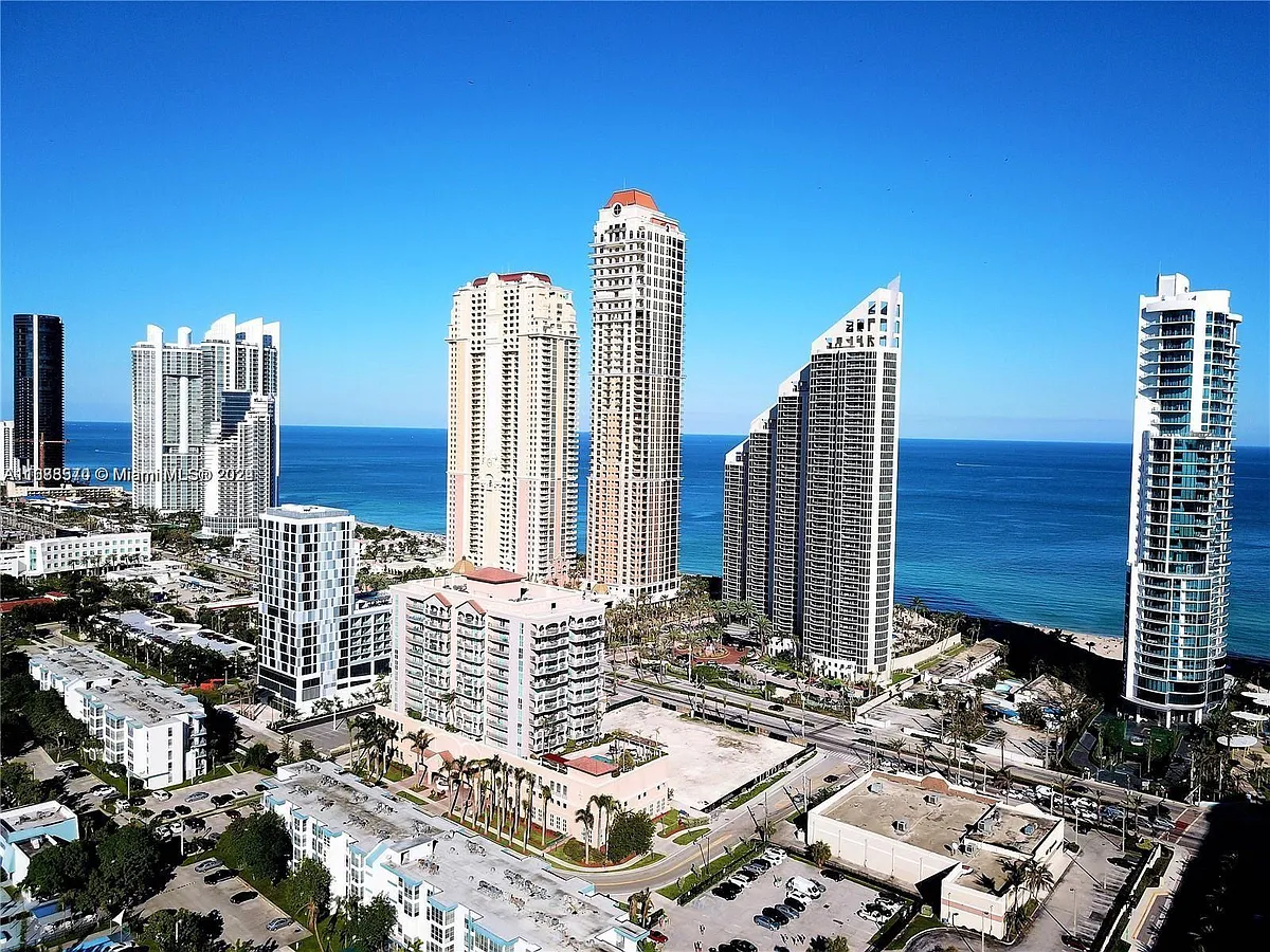 Building Photo - 17555 Collins Ave #2502