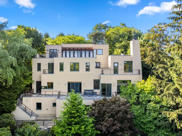 225 Kenrick St, Newton, MA 02458