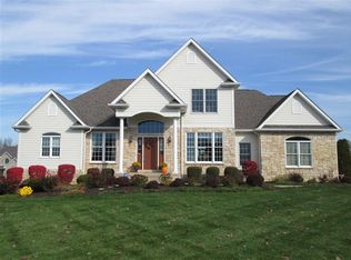 41 Keeneland Dr, Valparaiso, IN 46385