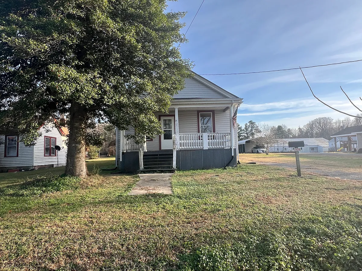 Building Photo - 1409 2nd St