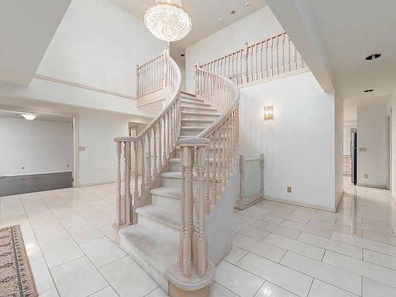5th image of 7289 Marguerite St