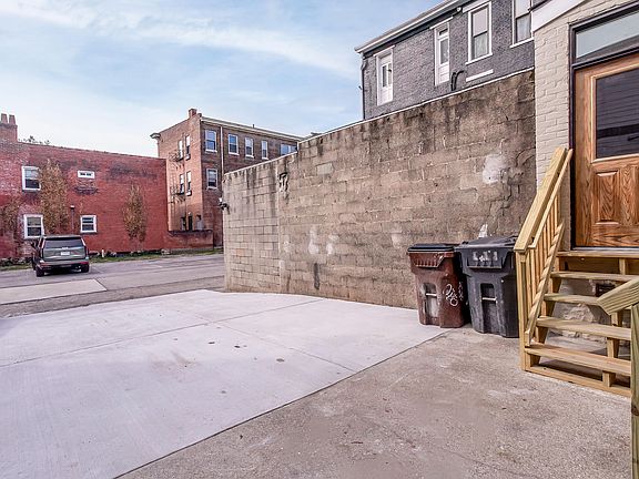 5th image of 9 E 9th St