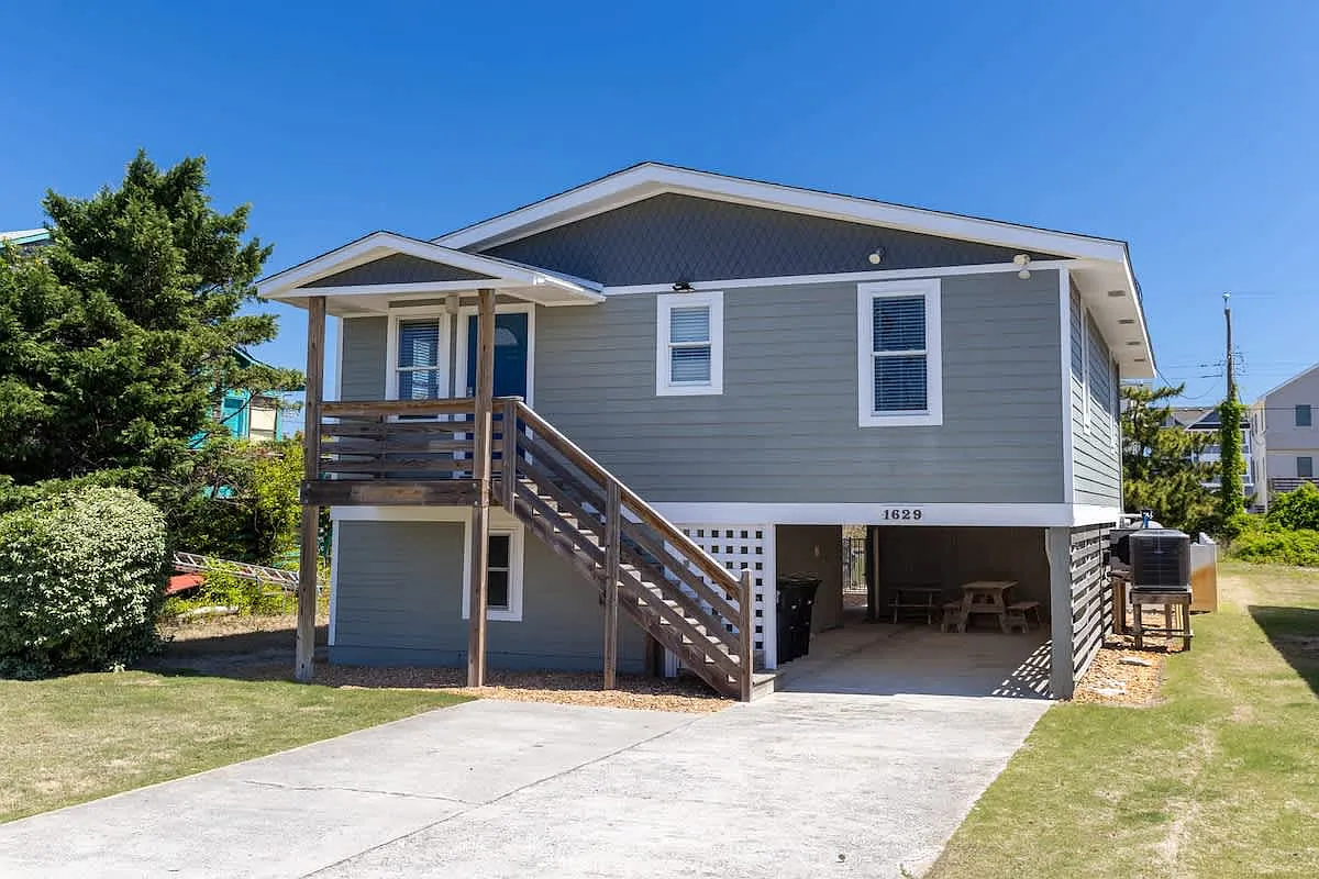3 bed, 1.5 bath, 900 sqft, $1,900 — Photo 3